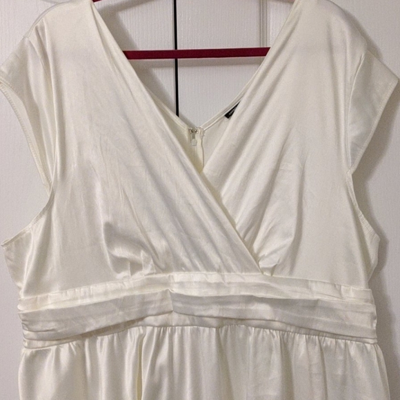 Beautiful off white dress - Picture 3 of 6